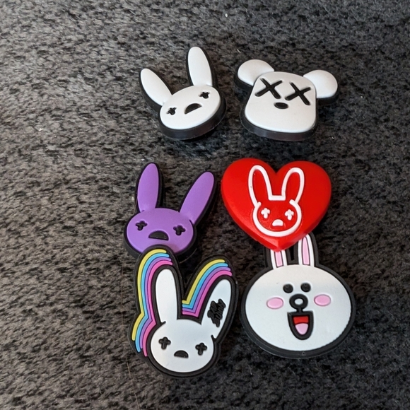 Jibbitz Crocs Charms Bad Bunny 16 lot Crocs NEW - Picture 2 of 12